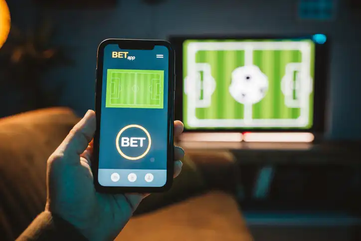 Novas regras para publicidade de bets entram em vigor no dia 17 e exigem alertas sobre dependência e perdas financeiras.