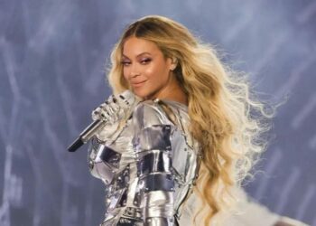 Beyoncé toma medidas legais após música Survivor aparecer sem autorização em trailer de filme sobre Bolsonaro; equipe pede retirada do vídeo.