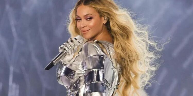 Beyoncé toma medidas legais após música Survivor aparecer sem autorização em trailer de filme sobre Bolsonaro; equipe pede retirada do vídeo.