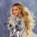 Beyoncé toma medidas legais após música Survivor aparecer sem autorização em trailer de filme sobre Bolsonaro; equipe pede retirada do vídeo.