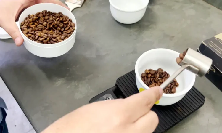 Estudo encontra telômeros mais longos em quem bebe café diariamente.