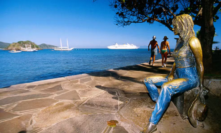 Estátua de Brigitte Bardot em Búzios — Foto: Sergio Quissak/Prefeitura de Búzios