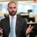 Eduardo Bolsonaro aponta Michelle como favorita ao Senado.