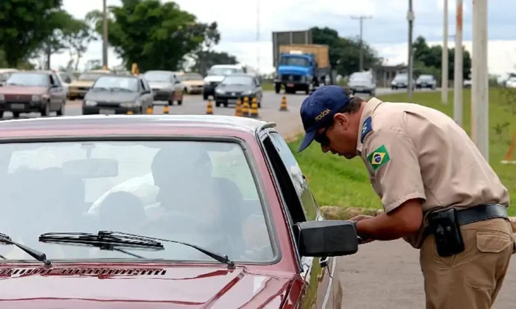 Saiba quantos pontos em 12 meses levam à suspensão da carteira de motorista.