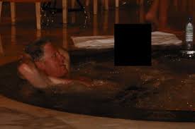 Documentos da investigação de Jeffrey Epstein revelam encontros com políticos, artistas e menções ao Brasil; mais arquivos ainda serão liberados.