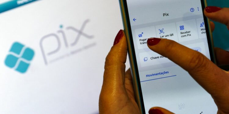 Novas regras do Pix reforçam segurança, permitem rastreamento entre contas e aceleram devolução de valores em casos de fraude.