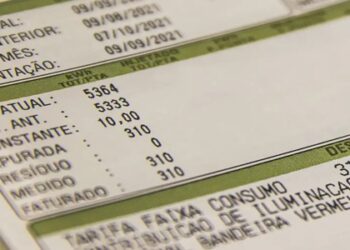 Aneel projeta alta média de 7% na conta de luz em 2025, acima do IPCA e IGP-M, puxada por encargos setoriais.