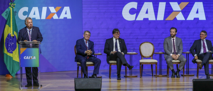 A Caixa voltou a permitir a contratação simultânea de financiamentos imobiliários pelo SBPE após a suspensão iniciada em 2024. A medida atende à demanda do mercado e amplia oportunidades para famílias e investidores.