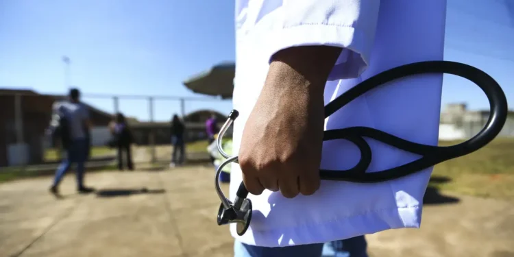 Projeto cria Exame Nacional de Proficiência em Medicina.