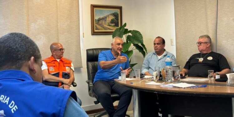 Rio das Ostras reforça a segurança para o Réveillon 2026 com cerca de 200 policiais militares e ações integradas entre forças municipais e estaduais.