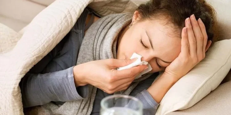 Médicos explicam quando se isolar e como evitar transmitir gripe à família.
