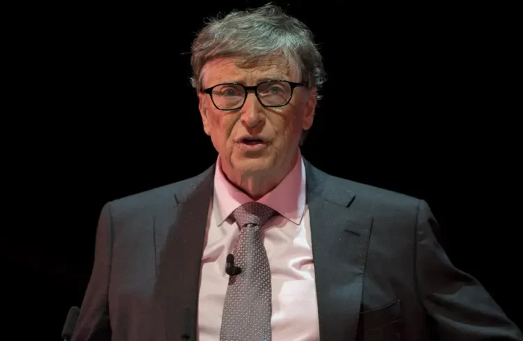 Bill Gates afirma que o avanço da inteligência artificial pode facilitar o bioterrorismo e defende regras globais de governança.