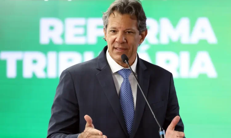 Em evento em São Paulo, Haddad diz que elite brasileira se apropria do Estado desde a abolição.