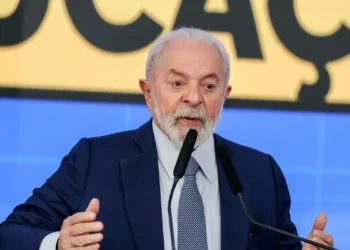 Governo Lula opta por barrar projetos que criam gratificações e penduricalhos no Congresso.