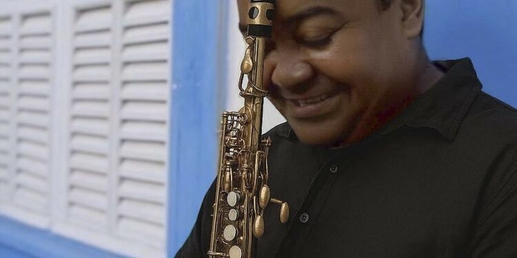 Vila do Papai Noel encerra a temporada neste domingo (4), em Macaé, com apresentações musicais, dança e show instrumental de Zé Rangel.