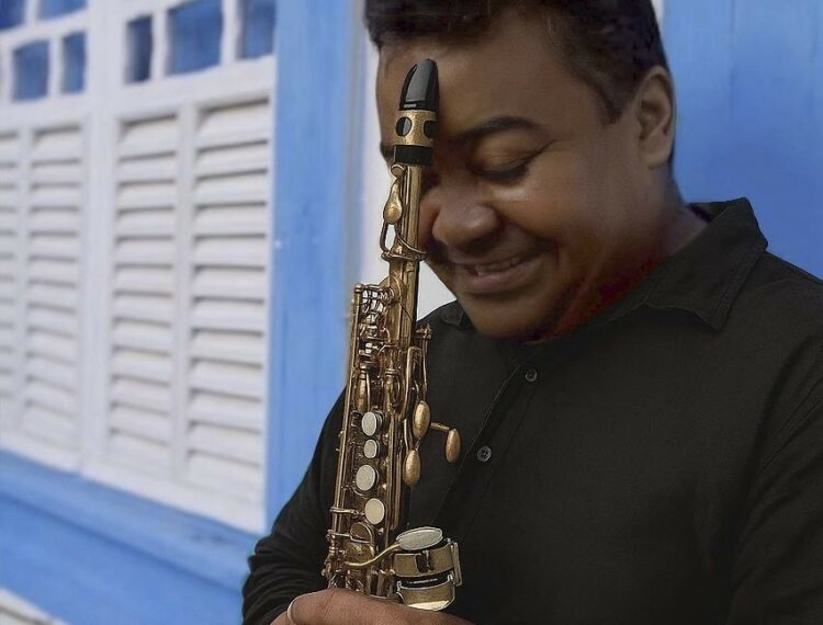 Vila do Papai Noel encerra a temporada neste domingo (4), em Macaé, com apresentações musicais, dança e show instrumental de Zé Rangel.