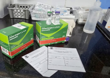 Macaé reforça a vacinação contra a dengue durante o verão e orienta a população sobre prevenção.