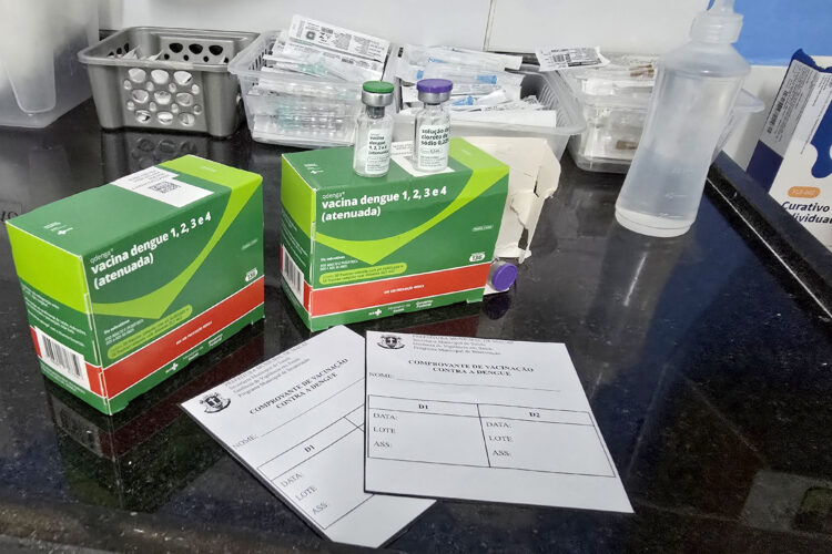 Macaé reforça a vacinação contra a dengue durante o verão e orienta a população sobre prevenção.
