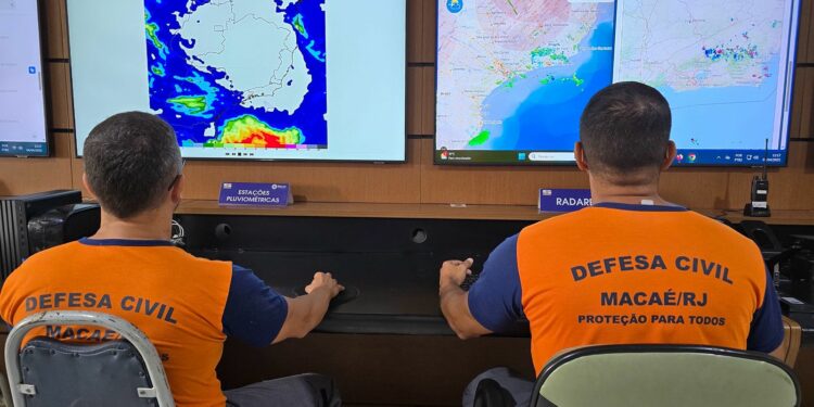 Defesa Civil de Macaé emite aviso para ventos intensos com rajadas de até 61 km/h até segunda-feira e reforça cuidados para evitar acidentes.