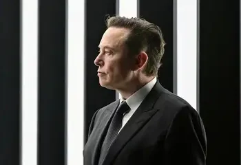 O Reino Unido estuda medidas duras contra a plataforma X após denúncias de uso do chatbot Grok para criar deepfakes sexuais não consensuais.