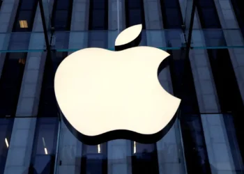 Apple escolhe o Gemini AI do Google para alimentar a nova versão da Siri.