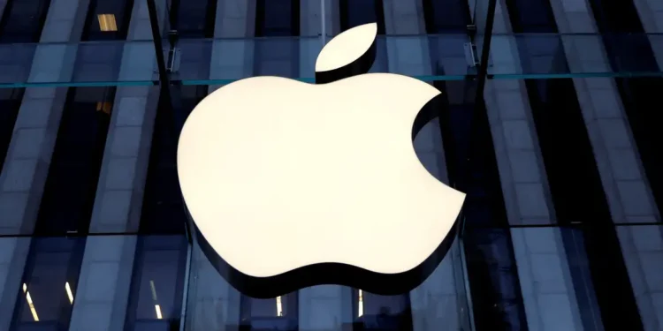 Apple escolhe o Gemini AI do Google para alimentar a nova versão da Siri.