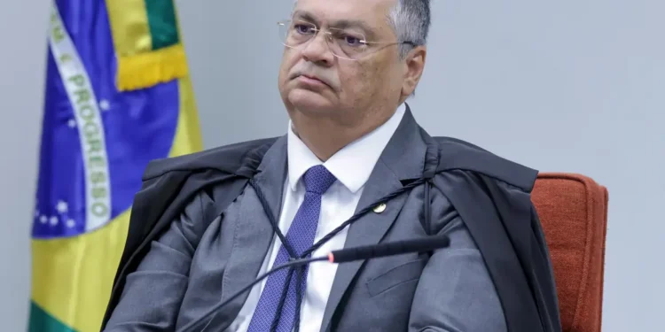 Flávio Dino determina prazo de 30 dias para estados e municípios prestarem contas sobre emendas parlamentares usadas no Perse.