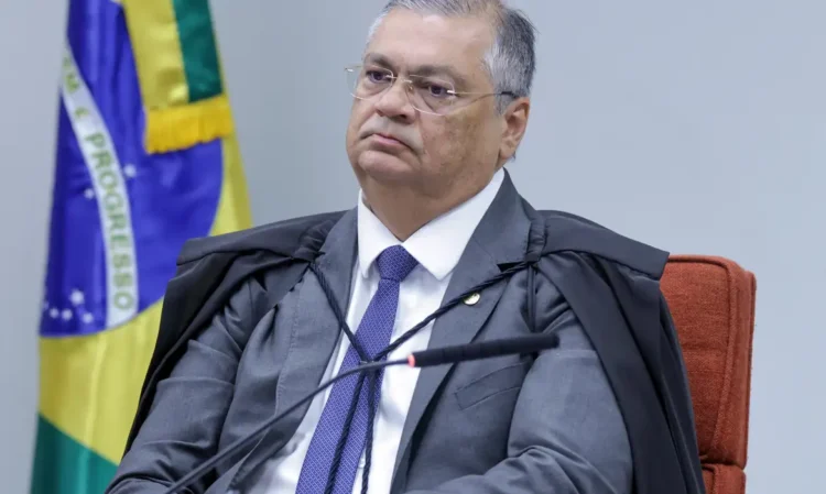 Flávio Dino determina prazo de 30 dias para estados e municípios prestarem contas sobre emendas parlamentares usadas no Perse.
