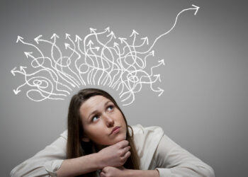 Diagnóstico de TDAH em adultos cresce no mundo. Entenda as causas, os critérios médicos e o papel da conscientização e da saúde mental.