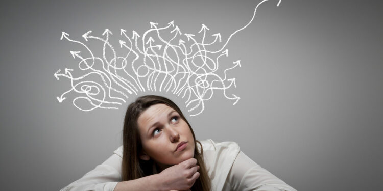 Diagnóstico de TDAH em adultos cresce no mundo. Entenda as causas, os critérios médicos e o papel da conscientização e da saúde mental.