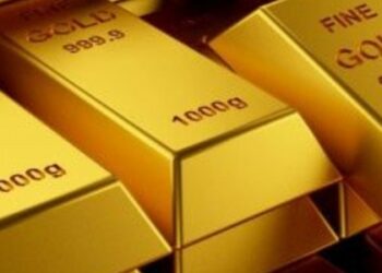Ouro atinge máxima histórica acima de US$ 5.300 impulsionado pela desvalorização do dólar e tensões econômicas globais.