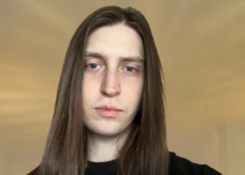 O Roblox no Brasil enfrenta protestos de jogadores após novas regras limitarem o chat de voz e texto para crianças menores de nove anos, com mensagens virtuais direcionadas ao influenciador Felca.