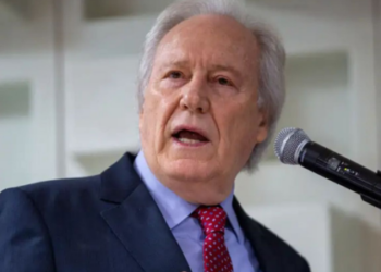 Ricardo Lewandowski anunciou pedido de exoneração do Ministério da Justiça, destacando avanços no combate ao crime organizado e implementação de câmeras corporais nas forças policiais.