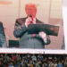 Vaias intensas marcam discurso de Donald Trump diante de plateia dividida