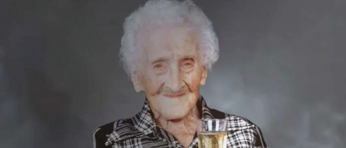 Jeanne Louise Calment segue como a pessoa mais velha da história com idade comprovada
