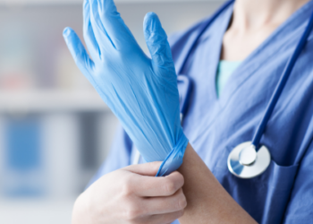 O Inep identificou baixo desempenho em 99 cursos de medicina avaliados em todo o país. Conceitos 1 e 2 acenderam alerta no MEC, que pode aplicar sanções às instituições.