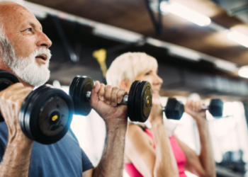 Altas temperaturas e a chegada do Carnaval aumentam a procura por academias e atividades físicas. Setor fitness registra crescimento durante o verão brasileiro.