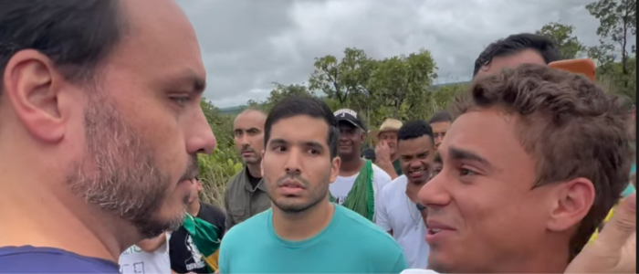 Carlos Bolsonaro se juntou à “Caminhada pela Liberdade” de Nikolas Ferreira, que percorre 240 km de Paracatu a Brasília em protesto contra medidas do STF e a prisão do ex-presidente Jair Bolsonaro.