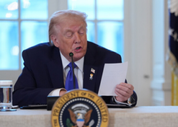 Suprema Corte derruba tarifaço e Trump cria taxa global.