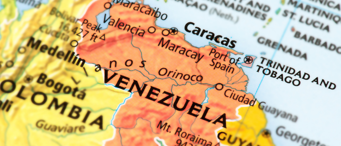 Trump anuncia venda imediata de até 50 milhões de barris de petróleo da Venezuela