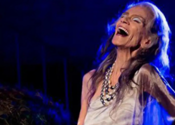 Morre Vera Barreto Leite, primeira supermodelo brasileira, aos 89 anos. Ícone da moda internacional e referência no teatro e cinema brasileiros, deixa legado marcante.