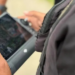 Operação em Cabo Frio utiliza drones para identificar desvios de água, encontrando cisternas e ligações clandestinas; ação contou com apoio da Guarda Municipal, Polícia Civil e Militar.