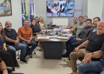 Prefeitura de Macaé realiza reunião estratégica com secretários para acelerar construção da nova rodoviária, com foco em mobilidade urbana e desenvolvimento da cidade.