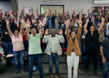 A Prefeitura de Macaé realizou a entrega de certificados a 475 alunos que concluíram cursos de qualificação profissional em 2025, reforçando o compromisso com a formação técnica e o mercado de trabalho.