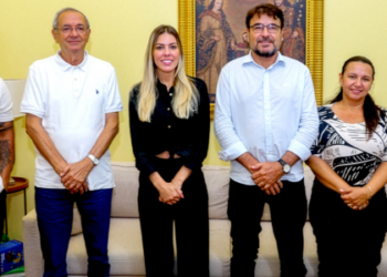O prefeito de Quissamã, Marcelo Batista, recebeu nesta terça-feira (6) a representante do Sesc e da Fecomércio RJ