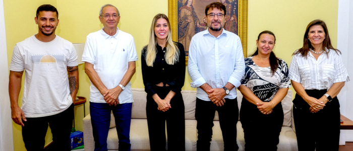 O prefeito de Quissamã, Marcelo Batista, recebeu nesta terça-feira (6) a representante do Sesc e da Fecomércio RJ