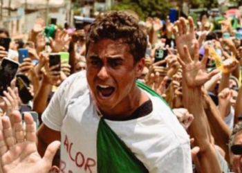 O deputado Nikolas Ferreira percorreu 240 km em uma caminhada até Brasília em defesa da anistia para condenados dos atos de 8 de janeiro. O ato final será neste domingo na Praça do Cruzeiro.