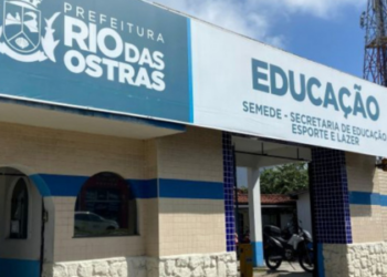 Prefeitura de Rio das Ostras inicia inscrições para EJA 2026, oferecendo vagas no Ensino Fundamental para jovens e adultos que não concluíram a escola. Cadastro vai de 27 a 30 de janeiro.