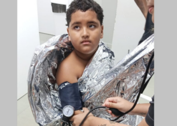 Menino de 10 anos passa oito horas à deriva e é salvo em São Pedro da Aldeia