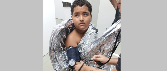 Menino de 10 anos passa oito horas à deriva e é salvo em São Pedro da Aldeia